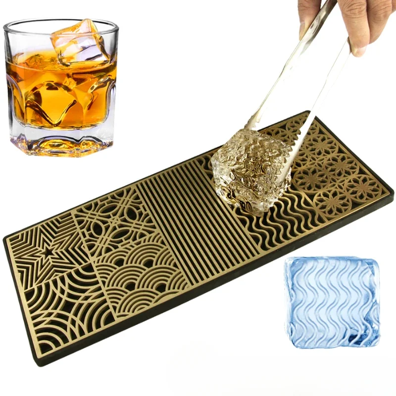 

The pattern of bartending ice cubes is imprinted with the logo texture of bar ice. Pure copper mold is used to press the copper