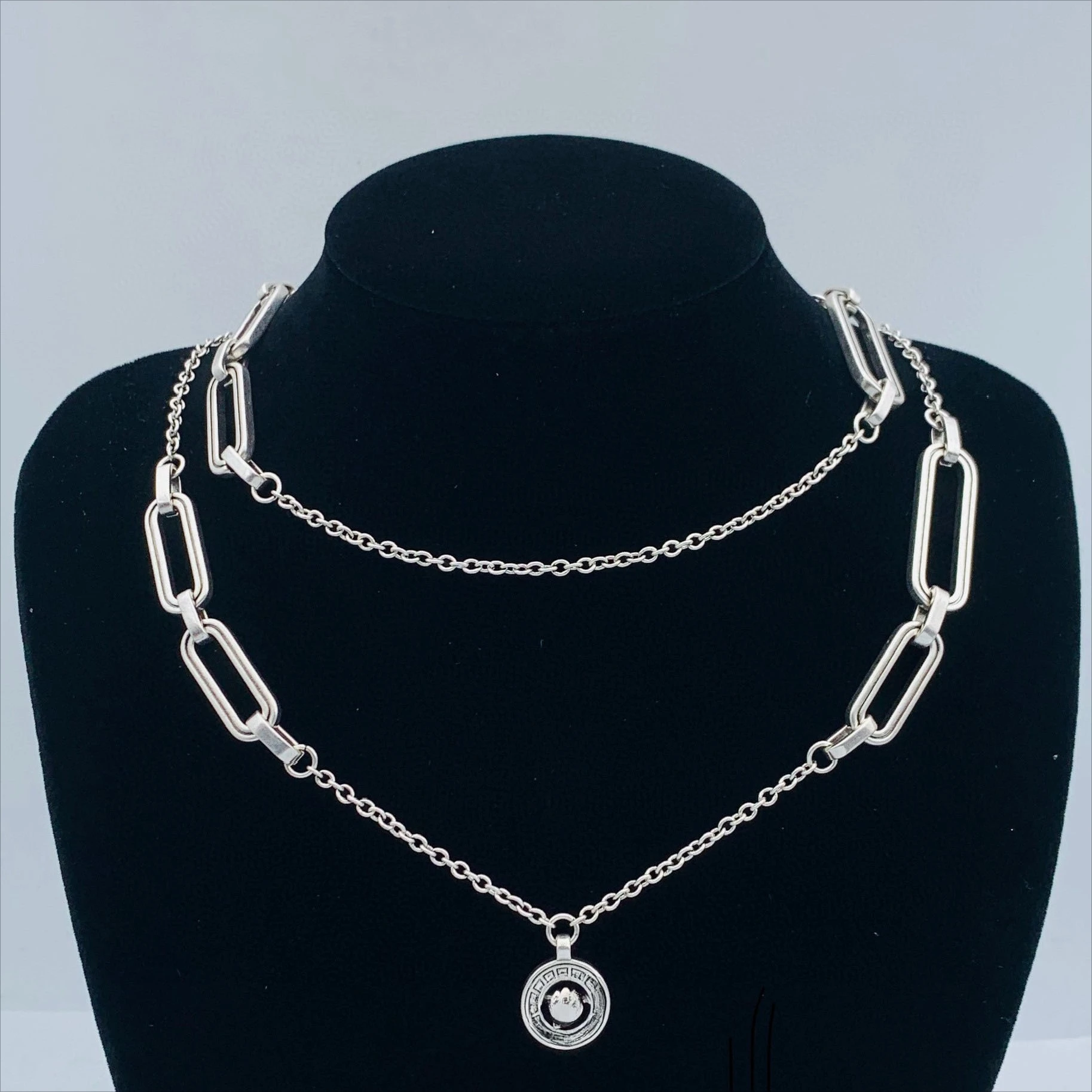 

New Retro Heavy Industry Necklace Paper Pattern Beautiful Head Necklace