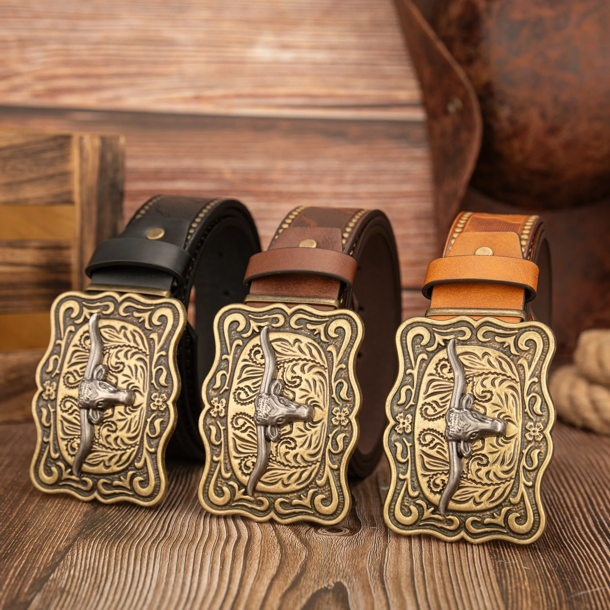 Men's and Women's Universal Symmetrical Zinc Alloy Buckle PU Cowhide Embossed Hand-Painted Belt for Retro Western Cowboy Style