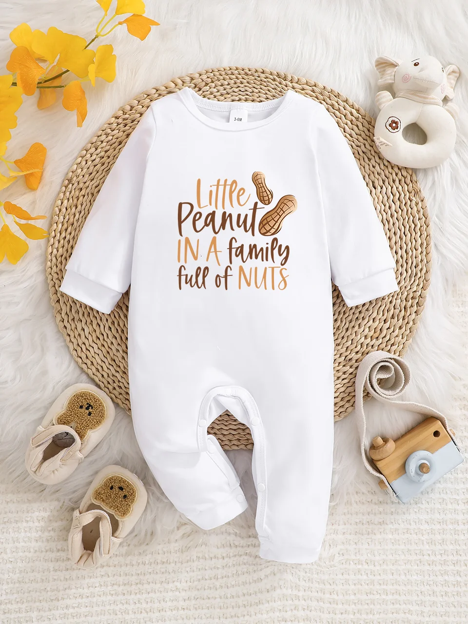Baby long-sleeved crawling romper, fun letter print, button design, easy to care for, suitable for new parents.