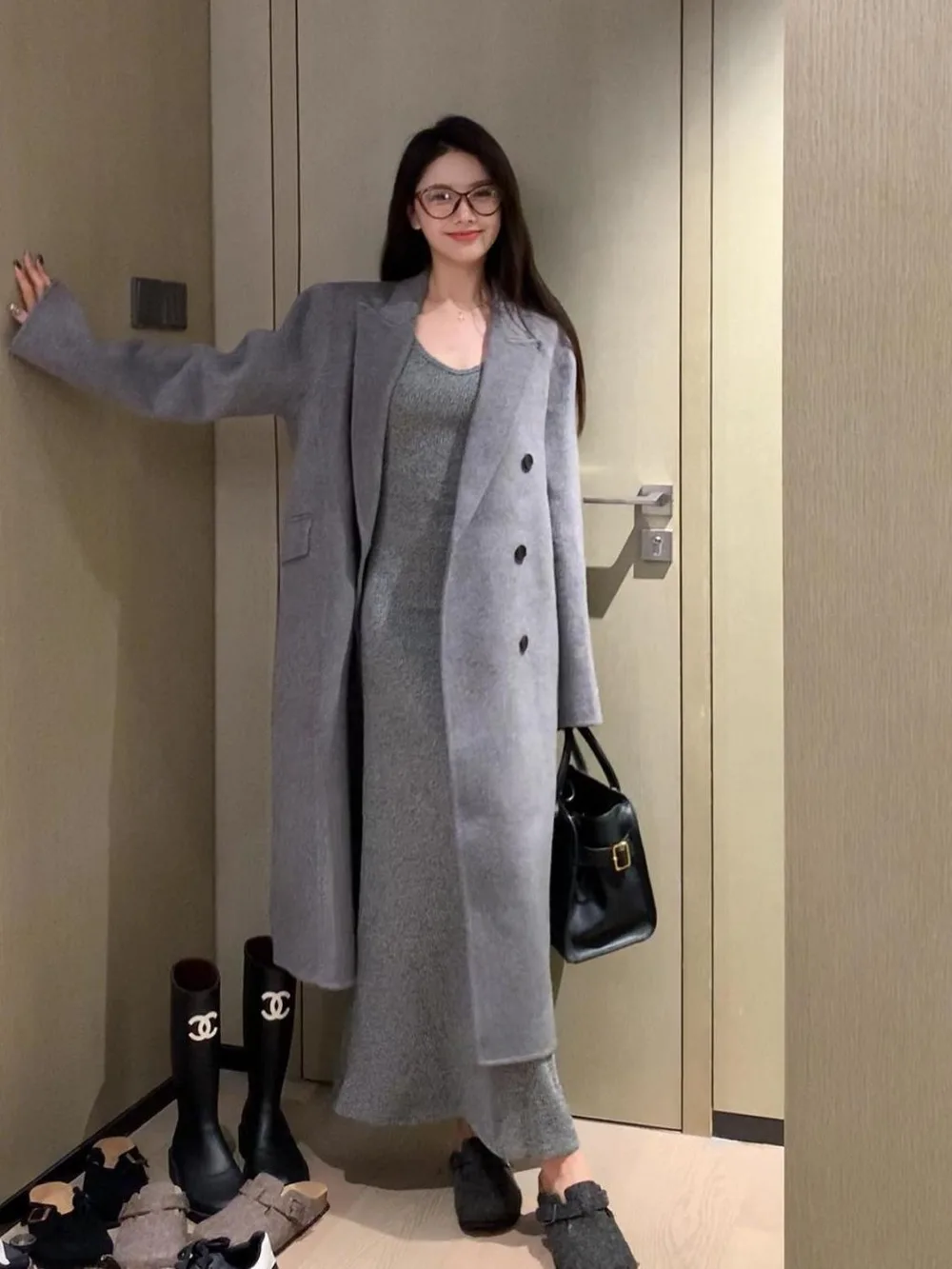 ‌ فستان نسائي محبوك - رقبة على شكل حرف V متوسط الطول، فستان متوسط الطول بدون أكمام للتخسيس، قطعة طبقات للخريف والشتاء