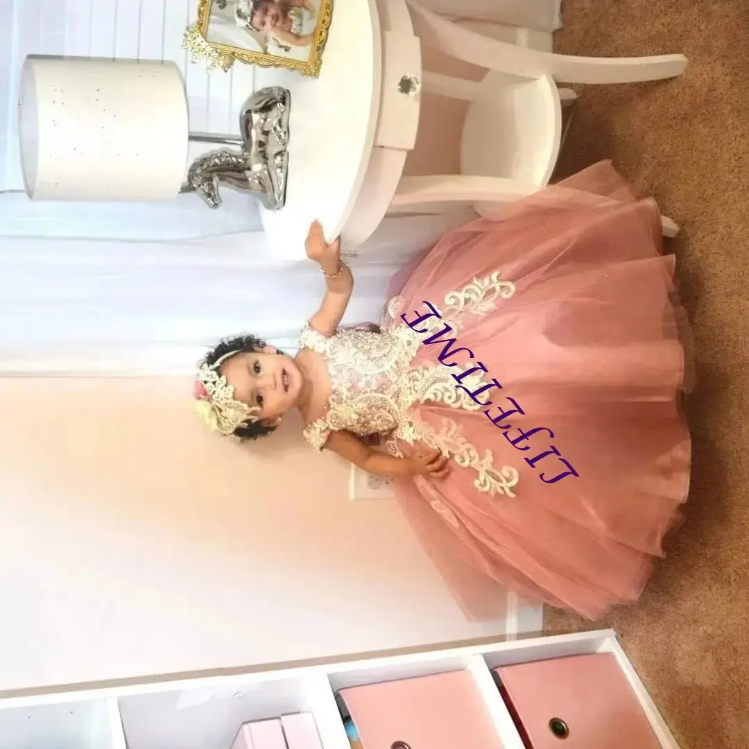 فساتين فتاة الزهور بدون أكمام لحفلات الزفاف مزينة بالدانتيل المطرز مع فيونكة الأميرة طفلة فساتين حفلات أعياد الميلاد حسب الطلب