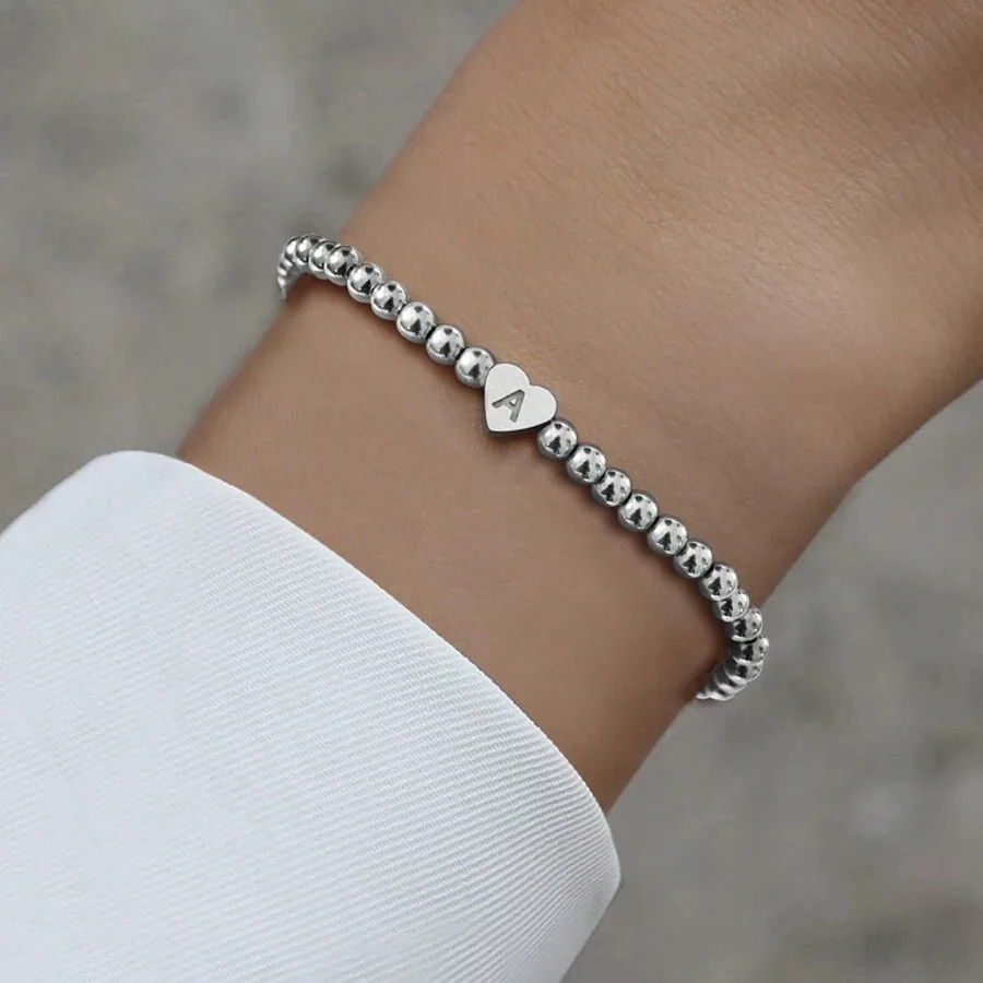 26-Buchstaben-Anfangs-Anhänger in A-Z, vergoldeter Edelstahl, Perlenarmband, Strang, Stretch, Damenschmuck, verstellbares Geschenk – Detail 2
