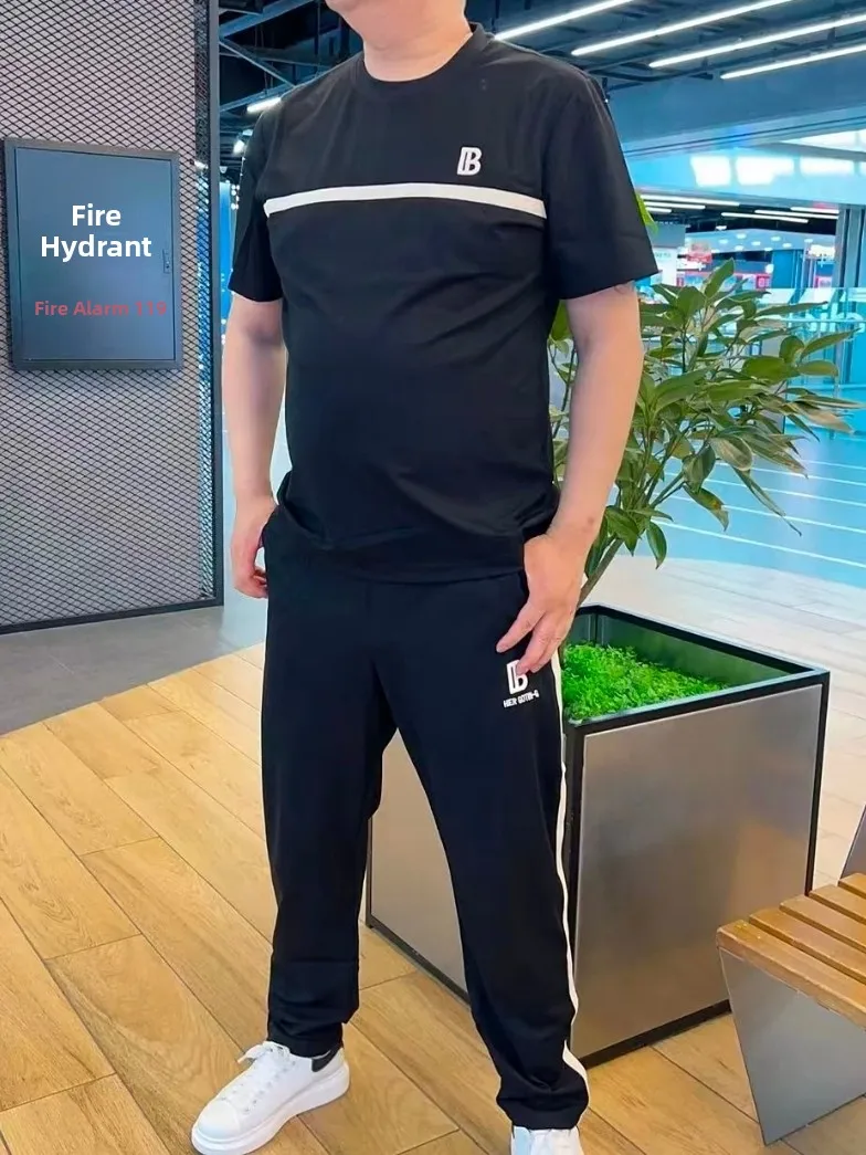 

Мужской летний повседневный спортивный комплект из двух предметов: модный, универсальный, молодежный, дышащий, удобный, высококачественный.