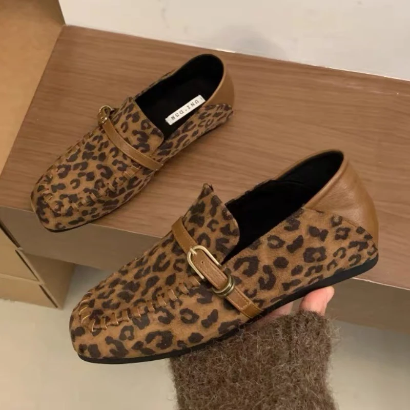Scarpe basse eleganti in pelle scamosciata con punta quadrata Scarpe basse da donna con fibbia per cintura Comfort Scarpe casual Calzature autunnali Mocassini retrò leopardati da donna