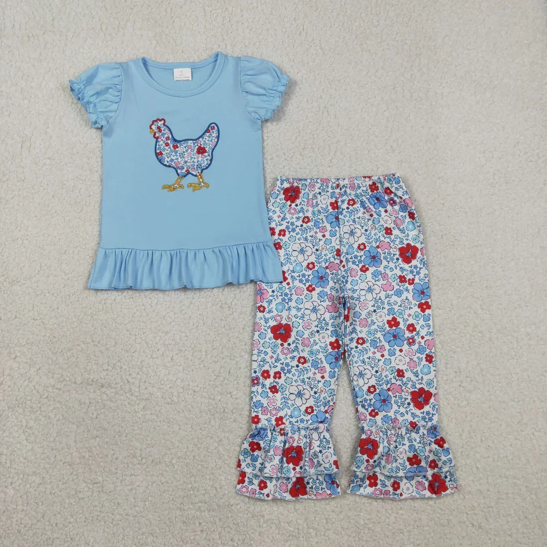 

Оптовая продажа: Детская синяя рубашка с коротким рукавом и вышивкой в виде цыпленка для девочек, комплект с цветочными брюками с рюшами для малышей и детей