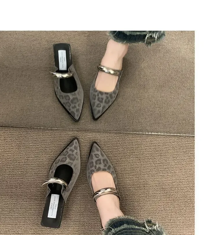 2026 Neue Damen-Cover-Toe-Mules mit Metallverzierung, dicker Absatz, bequeme Street-Style-Slipper – Detail 12