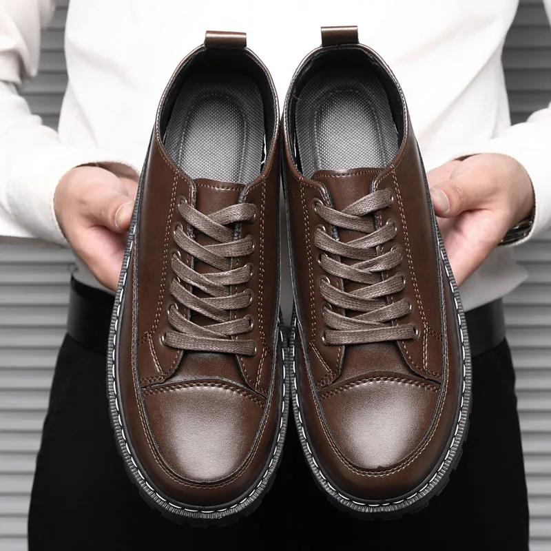 

2025 Brown British-Style Men's Shoes Sporty Height-Enhancing Lace-Up Casual Driving Leather Shoes for Gentlemen.