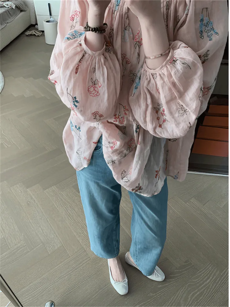 

Новинка! Модный женский топ Ele Pink Lantern с длинным рукавом, круглым вырезом и пуговицами. Стильный трендовый весенний предмет гардероба.