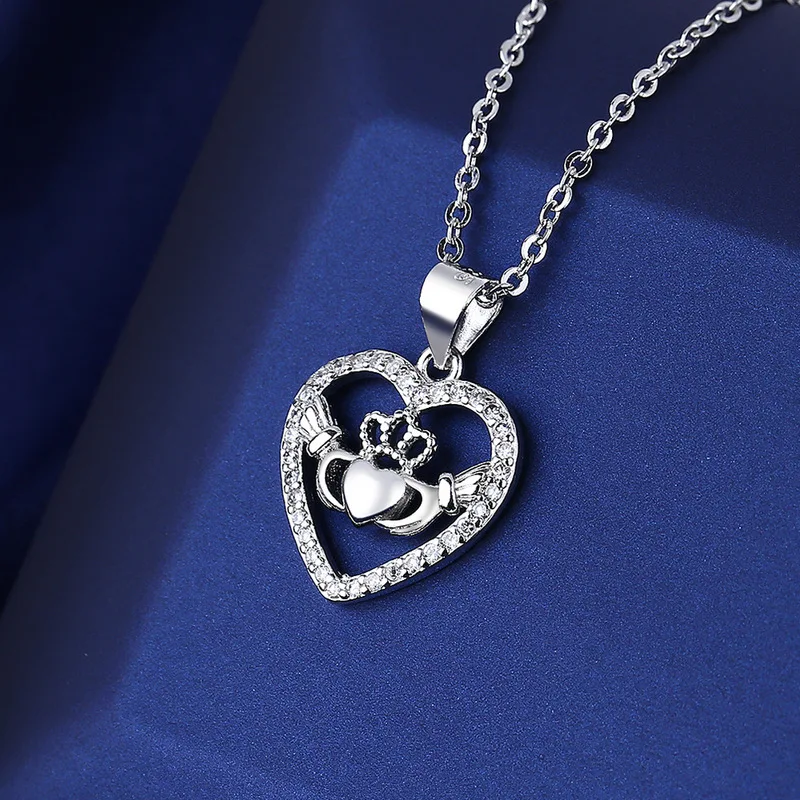 Geometrically refined and simple yet fashionable heart-shaped high-quality necklace made of 925 sterling silver. Ideal for styli