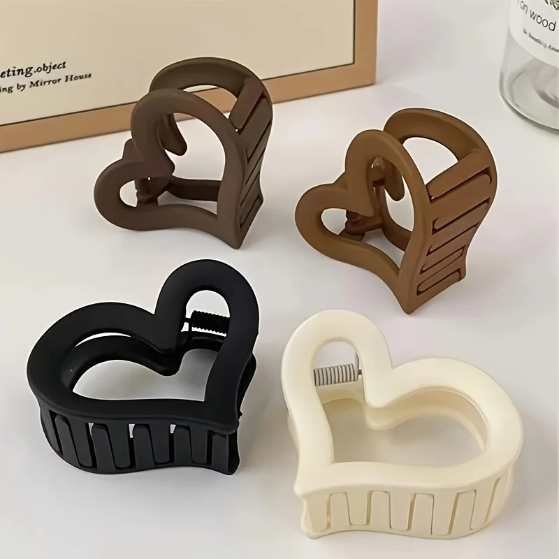 

Heart shaped lightweight hair clip, fashionable, minimalist, solid color hair claws, suitable for daily outings, makeup matching