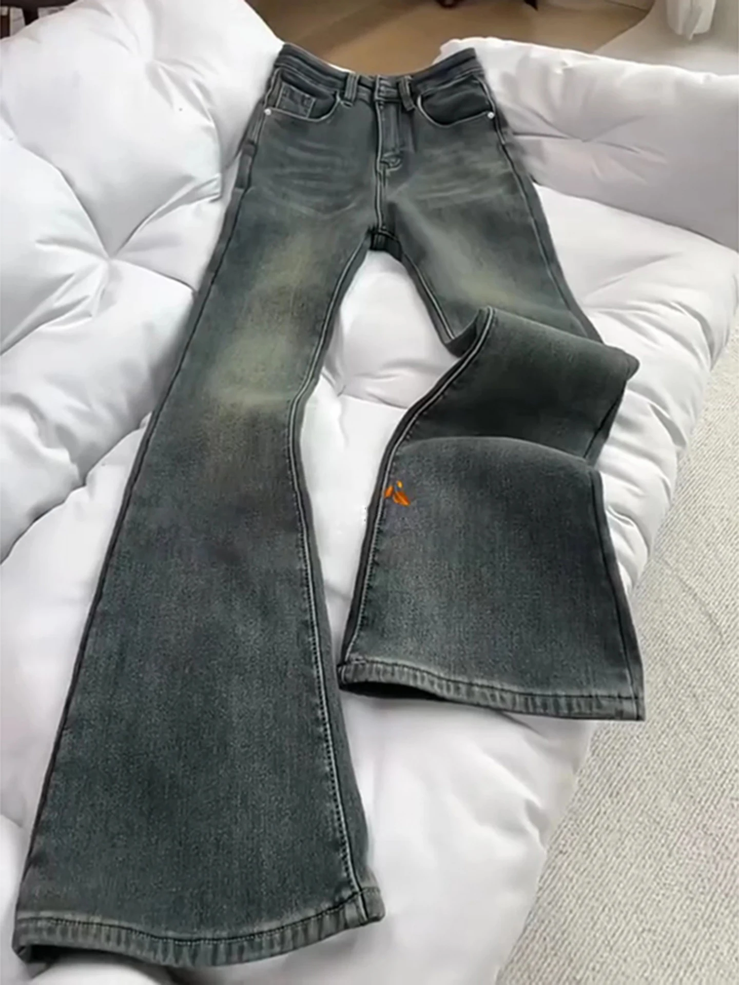 Retro fleece uitlopende jeans voor dames 2025, winter nieuwe dikke denimbroek met hoge taille, trendy veelzijdige casual broek met gesp