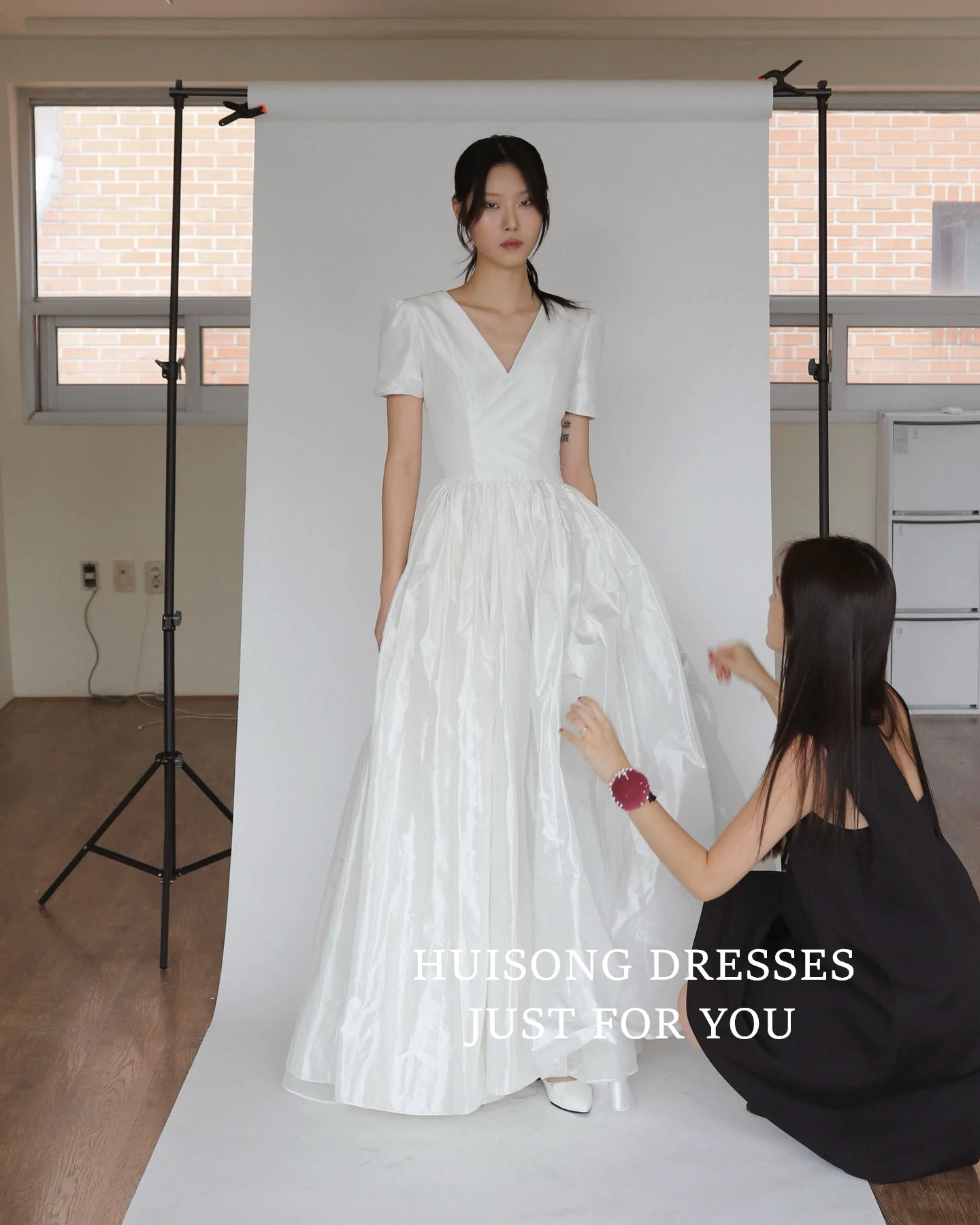 HUISONG Customized White Taffeta Korean Wedding Dress 프롬드레스 Short Sleeves A-Line Bridal Gown Korea Wedding Photo Shoot Dresses 