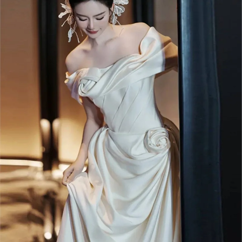 One line shoulder light luxury out yarn white satin welcome dress