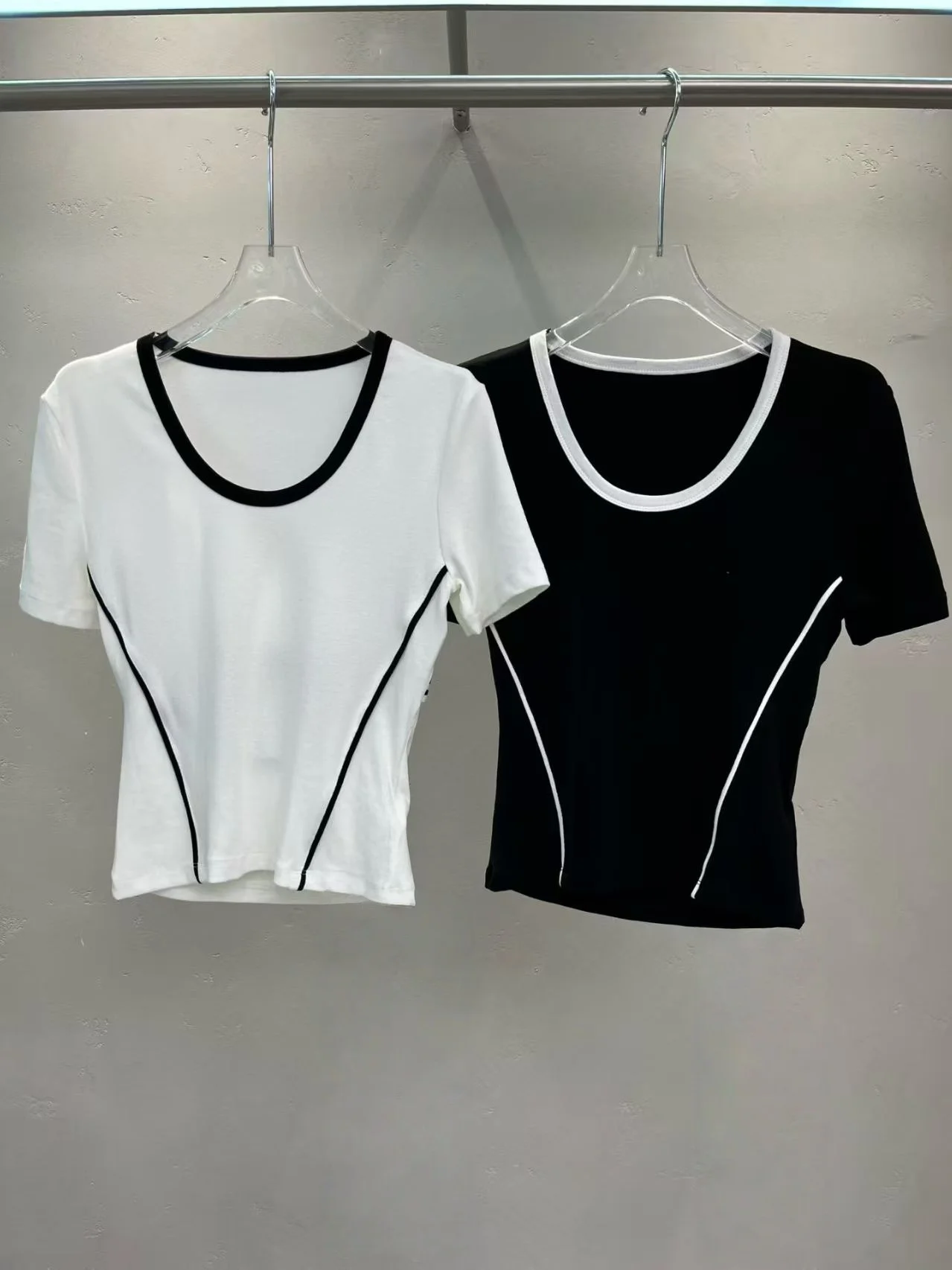 

Slim Fit Stripe Color Block Backless round Neck Short Sleeve T Shirt Women's Fashionable College Style Summer New Arrival