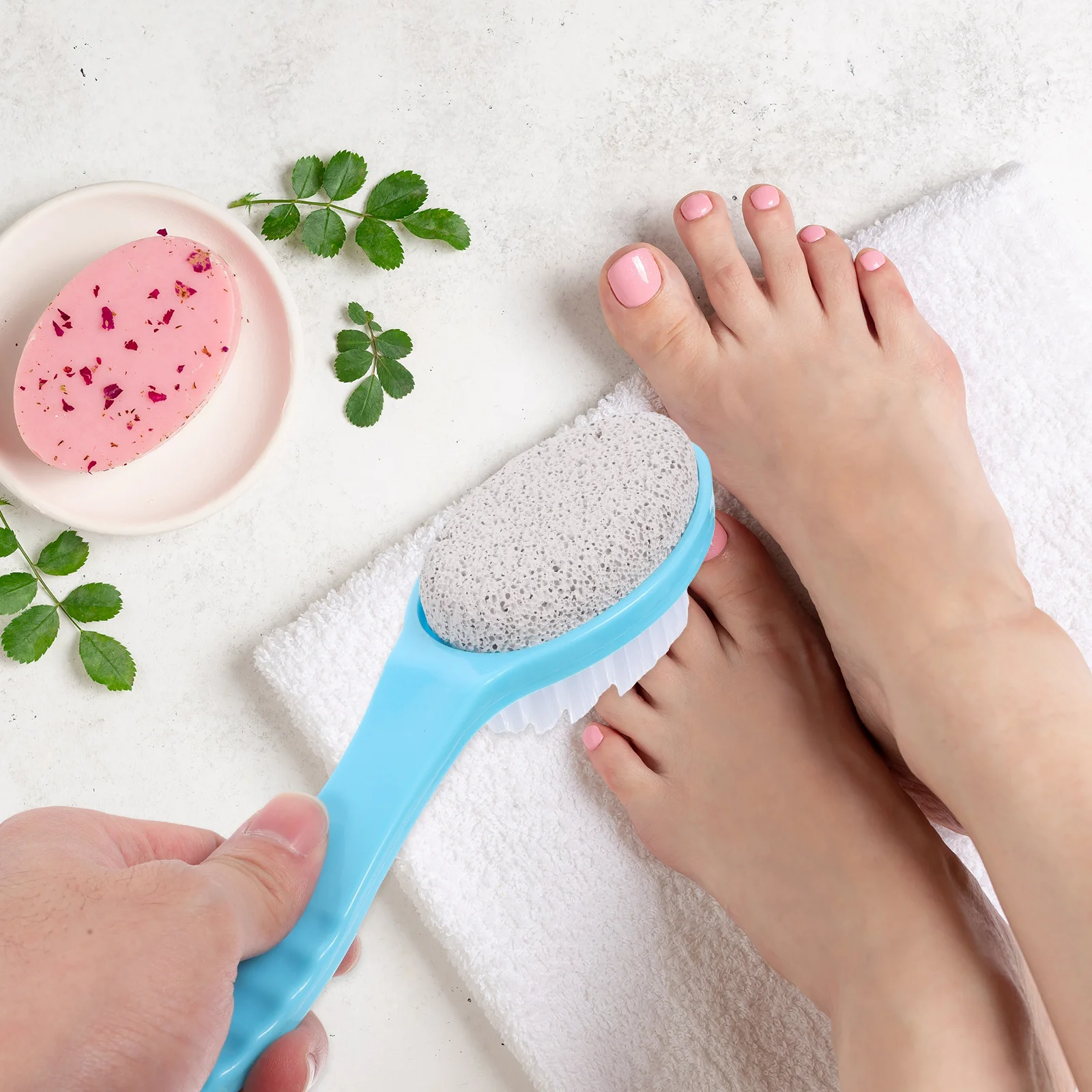 فرشاة تنظيف القدمين، أداة تقشير الباديكير مزدوجة الجوانب لإزالة الجلد الميت، فرشاة العناية بالقدم المحمولة