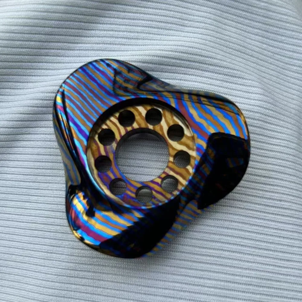 T-MAX EDC Skate Fidget Spinner Fidget Toys per adulti Spinner a tre foglie Disegni originali Gadget per alleviare l'ansia Ufficio portatile