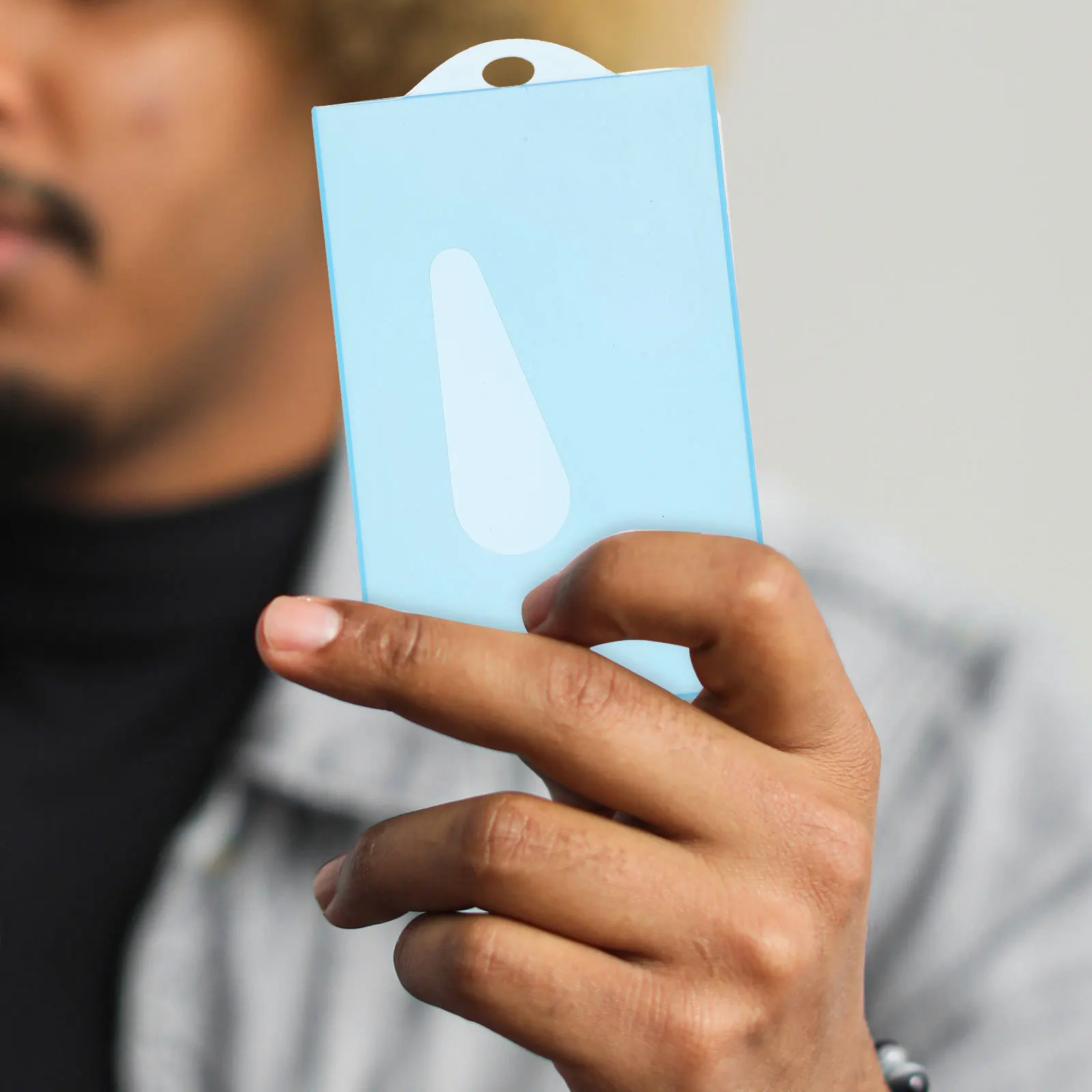 30 szt. Przezroczyste etui na karty w cukierkowych kolorach, ochronne okładki, przenośne plastikowe uchwyty na identyfikatory do gier kolekcjonerskich i biznesowych.