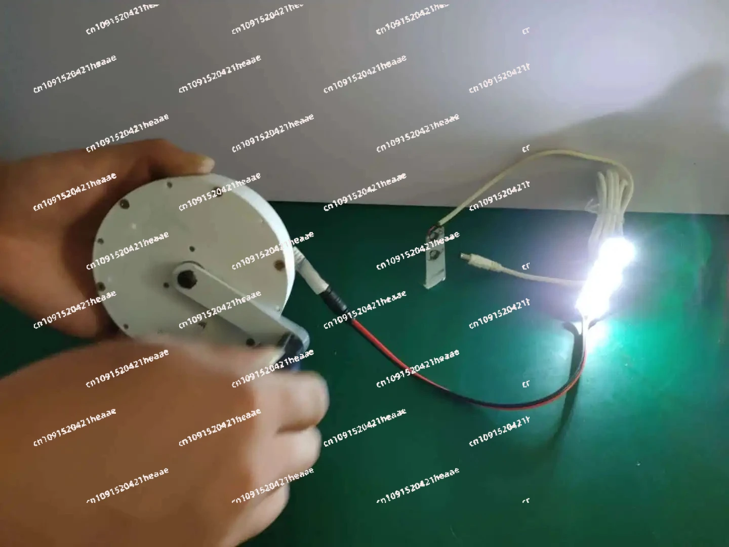 

Suitable for Hand Crank Generator Hand Crank Mini Generator