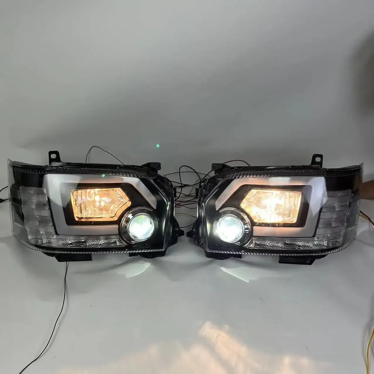 Car Light For Toyota Hiace Headlights 2014-2018LED Head Lamp Assembly DRL Turn Signal Daytime Running Lights