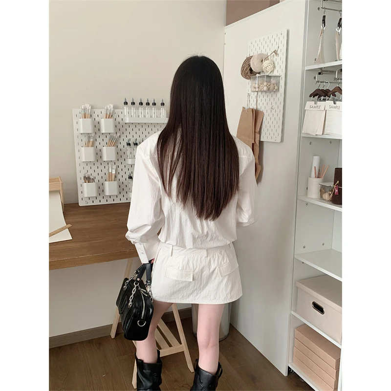 فستان قصير أبيض أنيق للسيدات موضة ملابس الشارع الشهير فساتين قميص مرقع للسيدات كورية بأكمام طويلة تصميم ضيق جديد