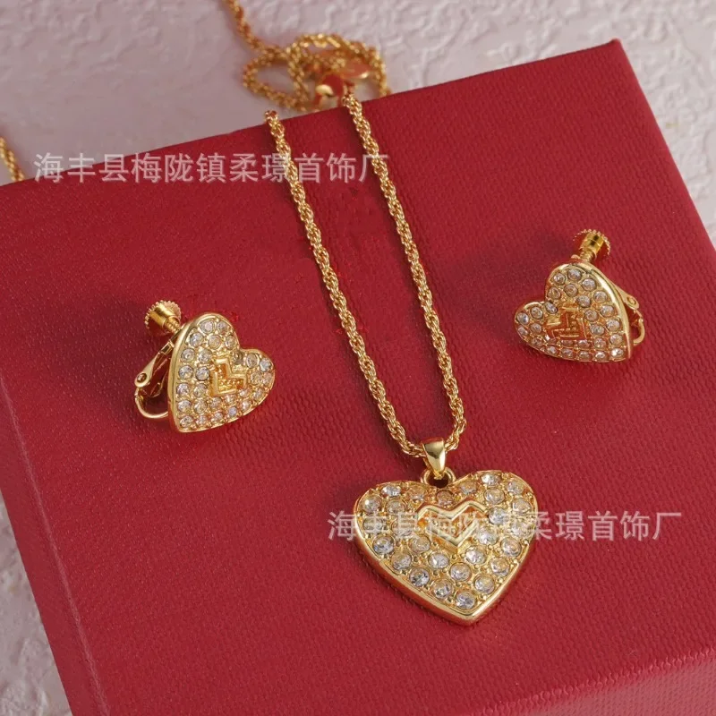 

New Set Necklace Earrings with A High-end Feel, Simple Heart Letter Pendant, Niche Design