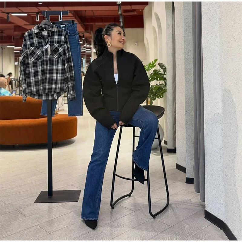 Schwarze Damen-Crop-Jacke mit Stehkragen, durchgehendem Reißverschluss, verstellbaren Manschetten und Reißverschluss, einfarbiger Mantel, 2026, lässig, für den Alltag, Herbst, Streetwear – Detail 18