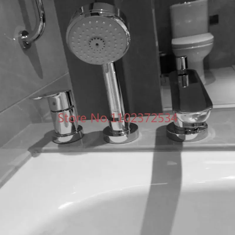 Grifo lateral para bañera de tres orificios de marca importada alemana 2511700 Un grifo de ducha para bañera. 25117000