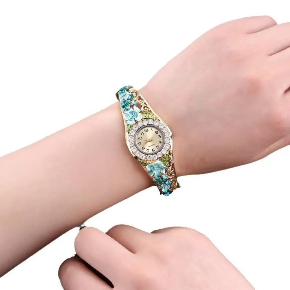 Fashion Retro Design Watches Elegant Flower Diamond Decoration Ladies Clock Casual Bangle Watch Women