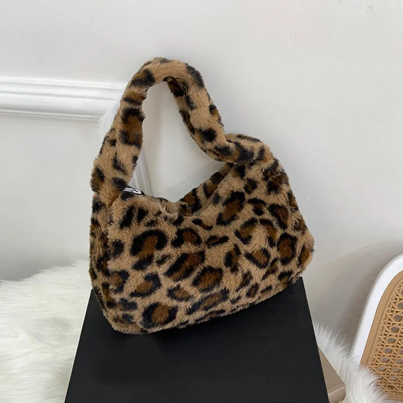 

Stylish Leopard Pattern Tote Bag Soft Plush Handbag Underarm Shoulder Bag Women'S Casual Armpit Bag Lipstick Key Bag Trendy