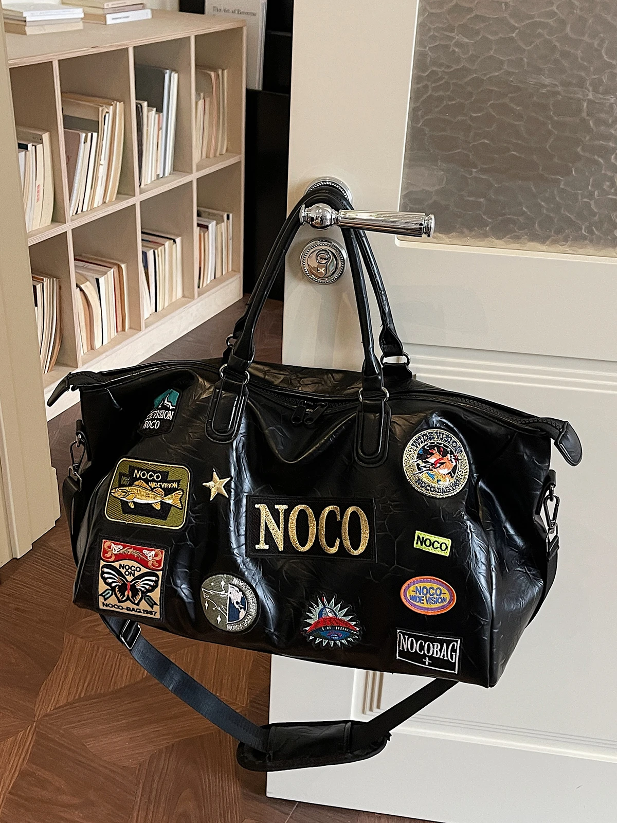 large-capacity-embroidered-fashion-travel-bag-handheld-fitness-bag-lightweight-outdoor-luggage-bag-for-men-and-women