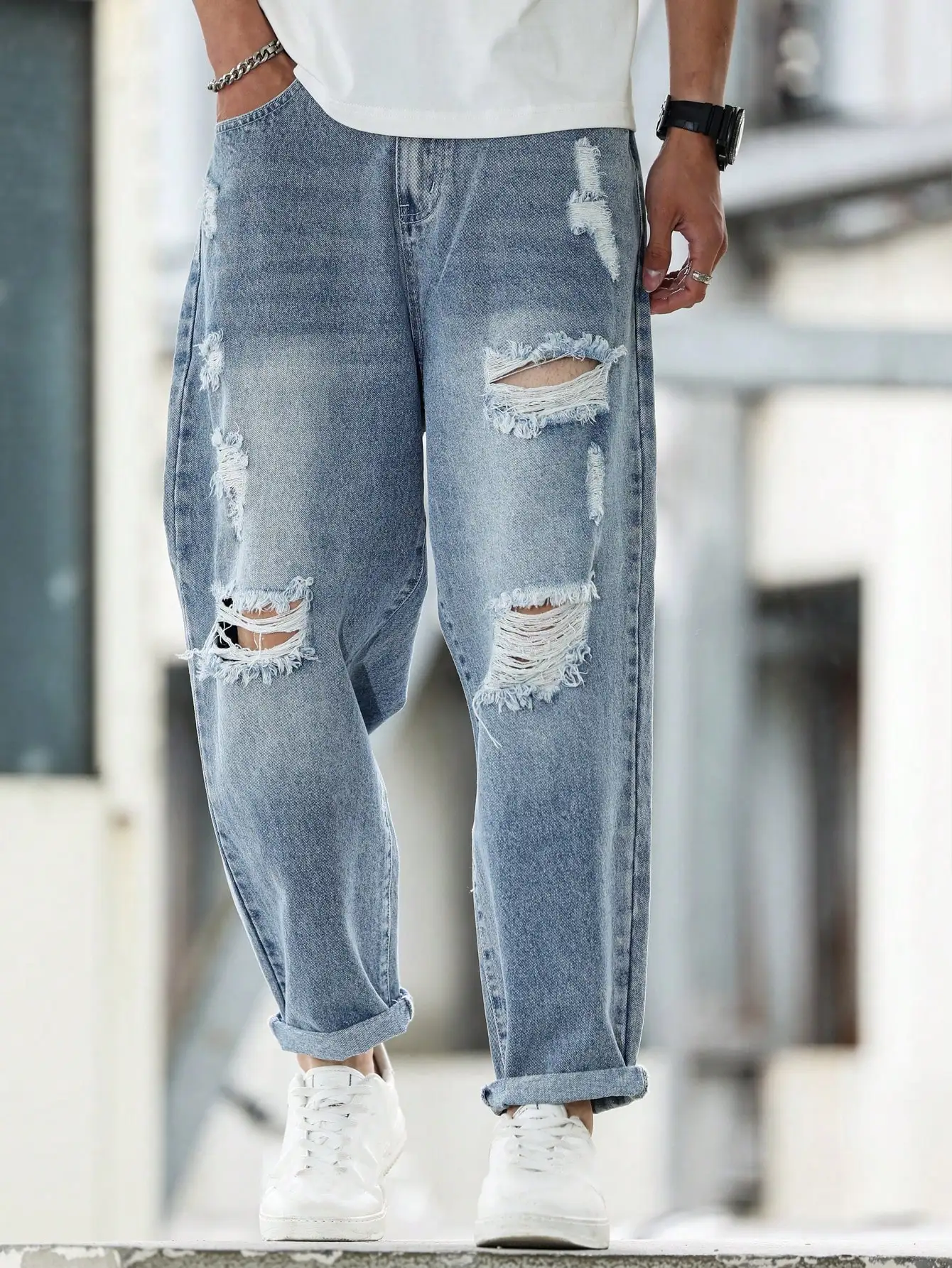 

Men's Blue Ripped Denim Harem Pants for Spring and Autumn. Street Fashion. Casual Trend 。