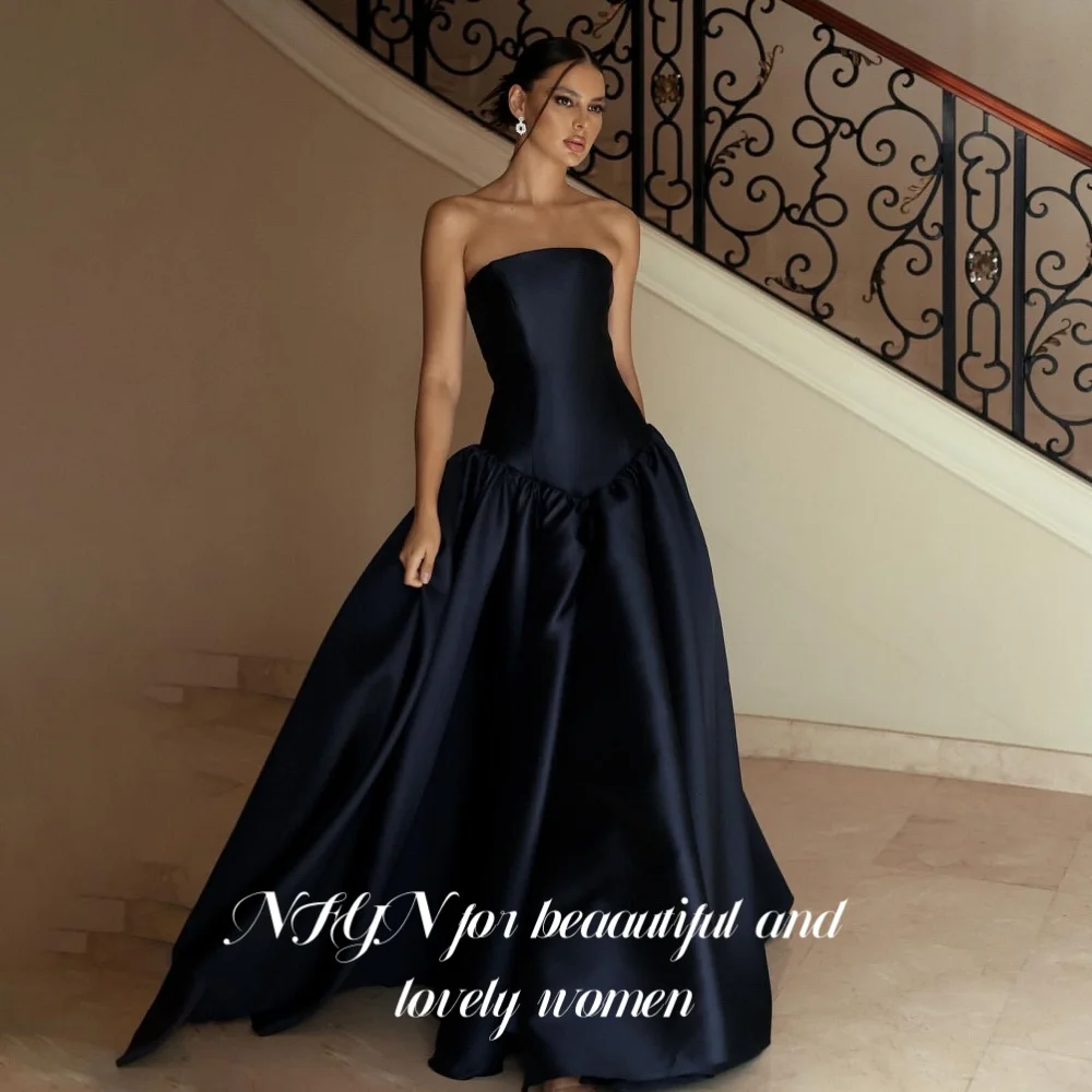 

NFYN Black Elegant Formal Gown Satin Strapless Prom Dresses Ruched A-Line Pleats Sleeveless Evening Dress حزب فساتين Customized