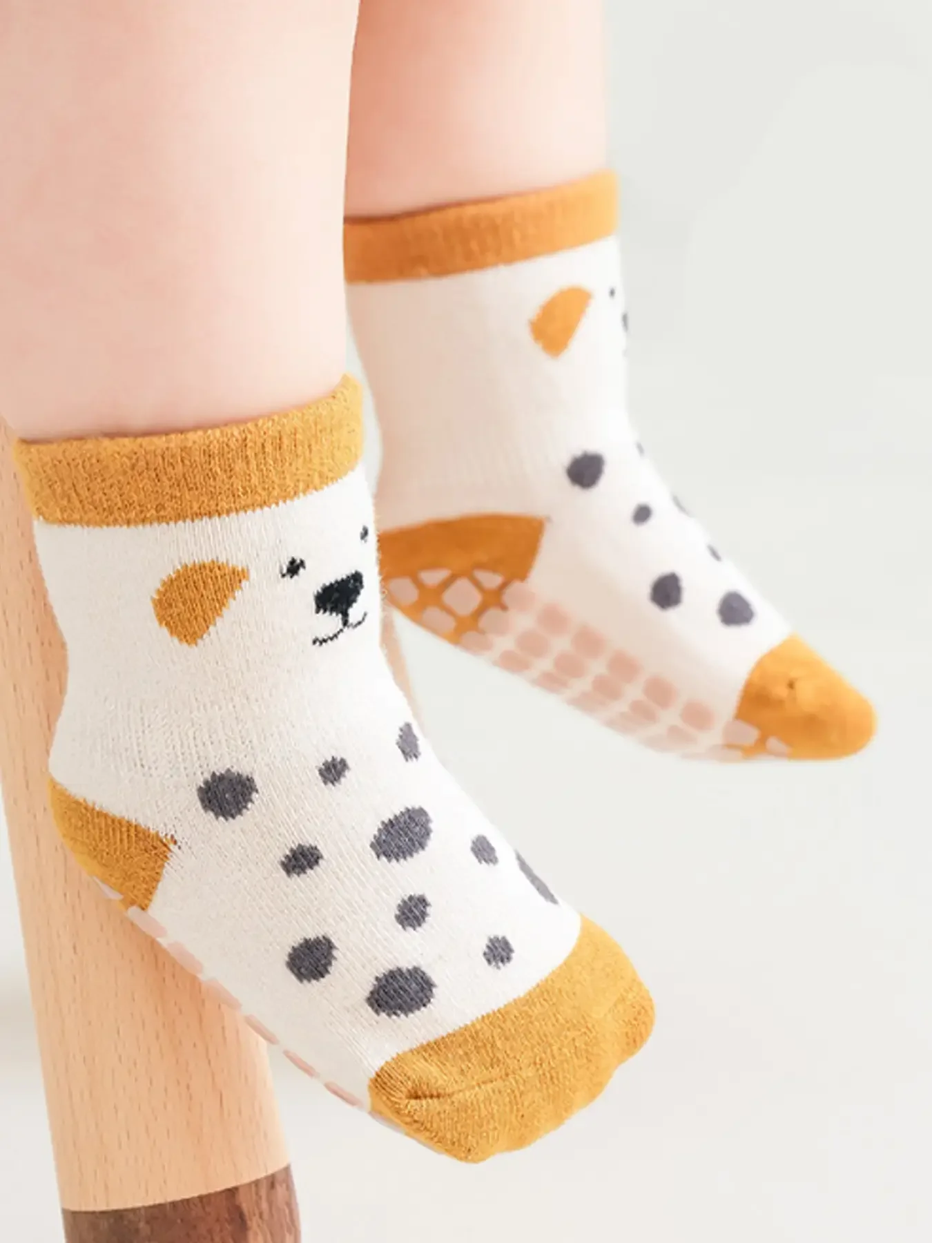 5 pairs of boys and girls' anti slip socks with cute cartoon animal patterns, comfortable and breathable baby floor socks