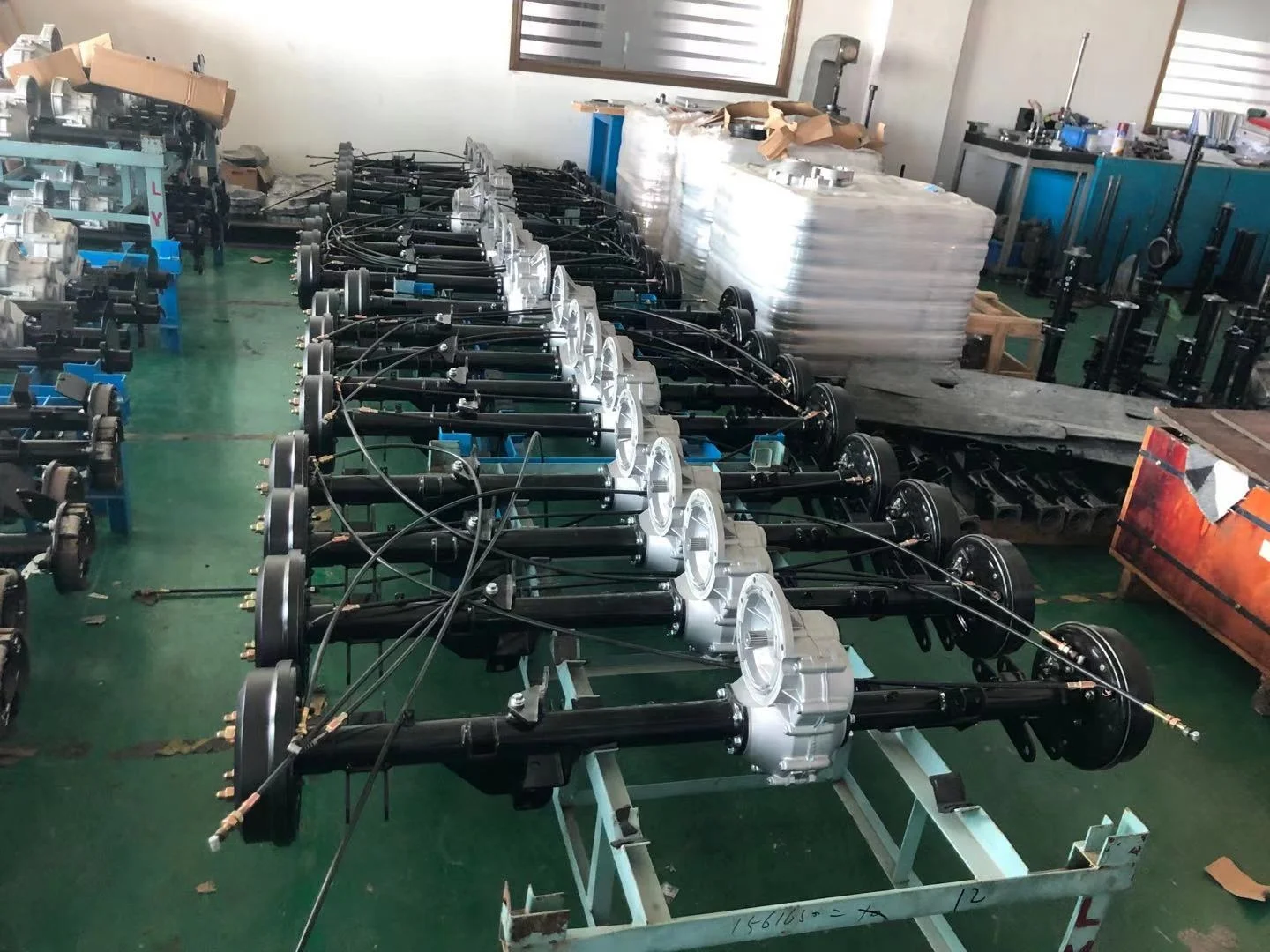 Rear Drive Axle Factory for Electric Cars Golf Cart Pickup Van Logistic Vehicles  Customized Length Loading Hydraulic Brakes