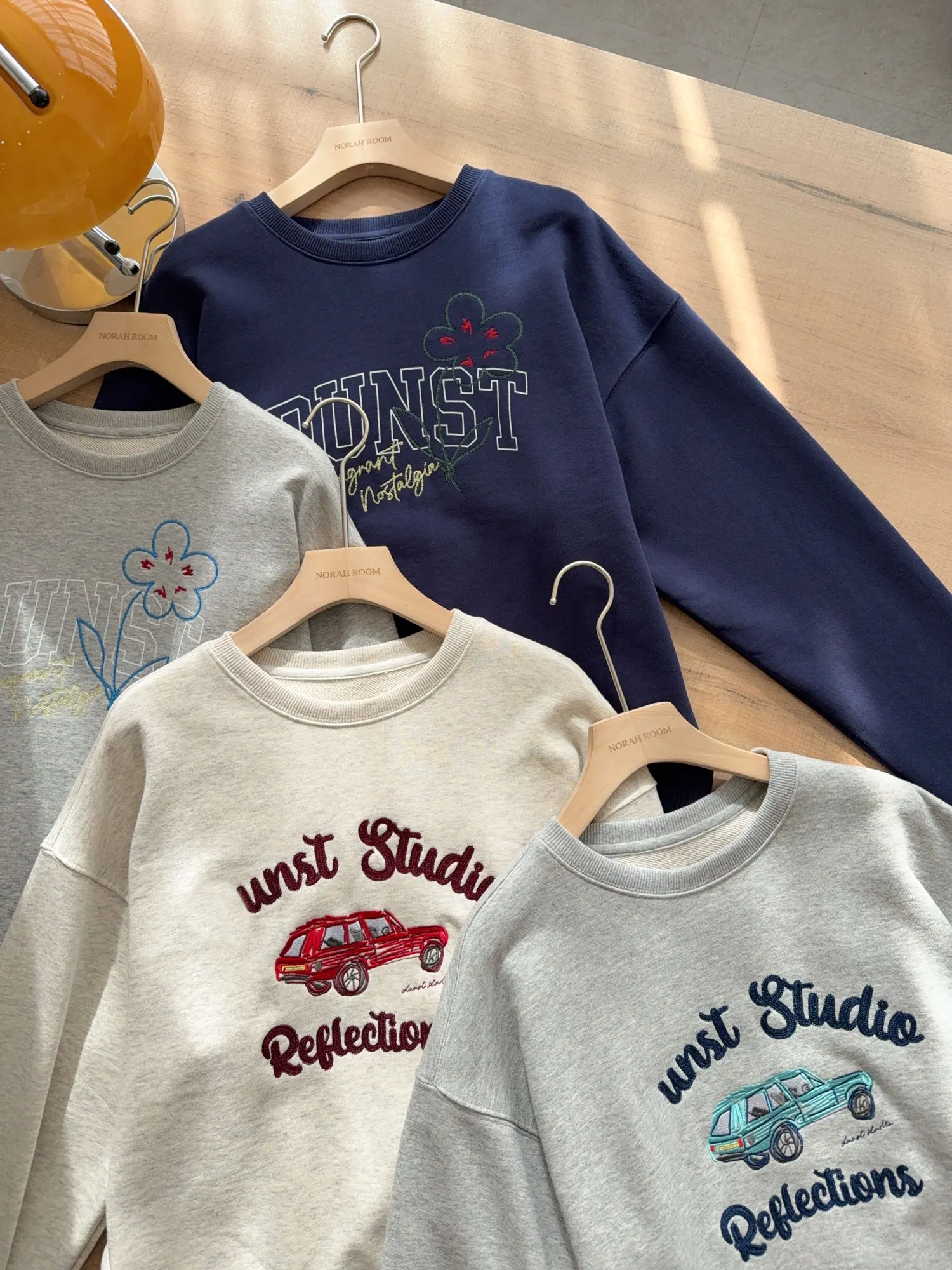 Mole F de Aodão com Gola Redonda e Manga Longa, Estilo Tubo Reto, Bordado Retrô DUN, Nova Coleção Primavera 2025 ...