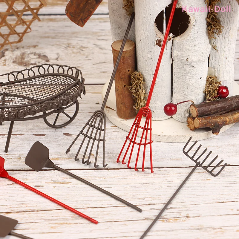 

Набор садовых инструментов для кукольного домика 1/12: лопата, грабли, мотыга, тележка. Имитация сельскохозяйственных инструментов, аксессуары для кукольного домика.
