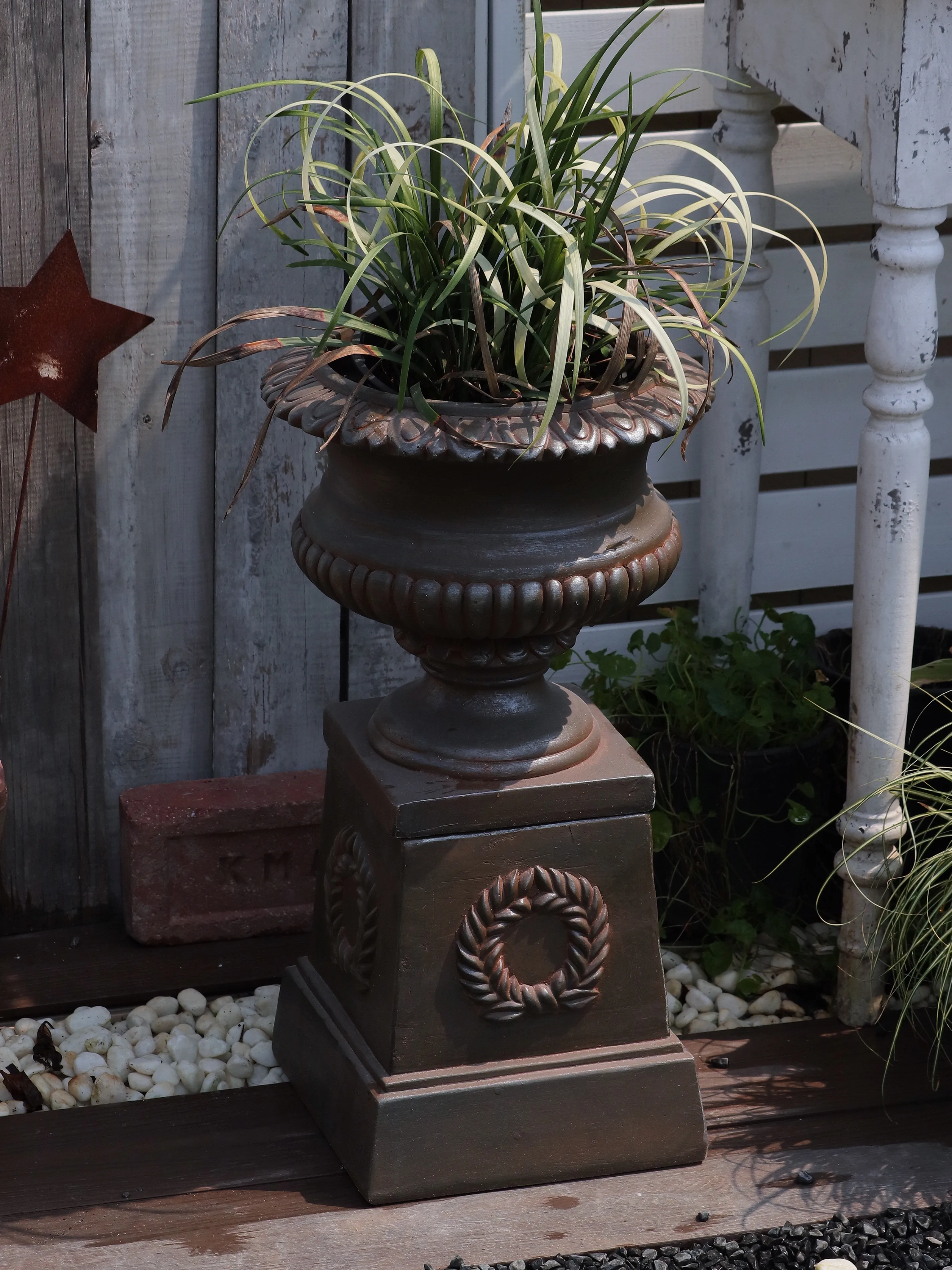 

Винтажный старый римский цветочный горшок с колонной, садовые продукты, балкон, украшение для сада, орнамент из оксида магния