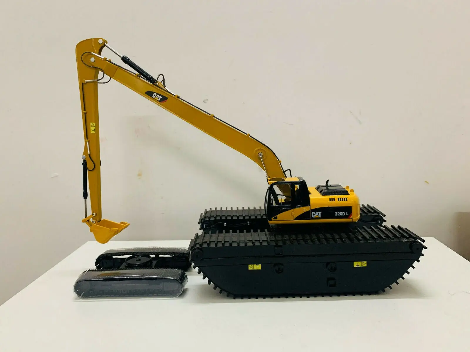 

320D Long Reach Amphibious Excavator 1:50 Scale Engineering Vehicles