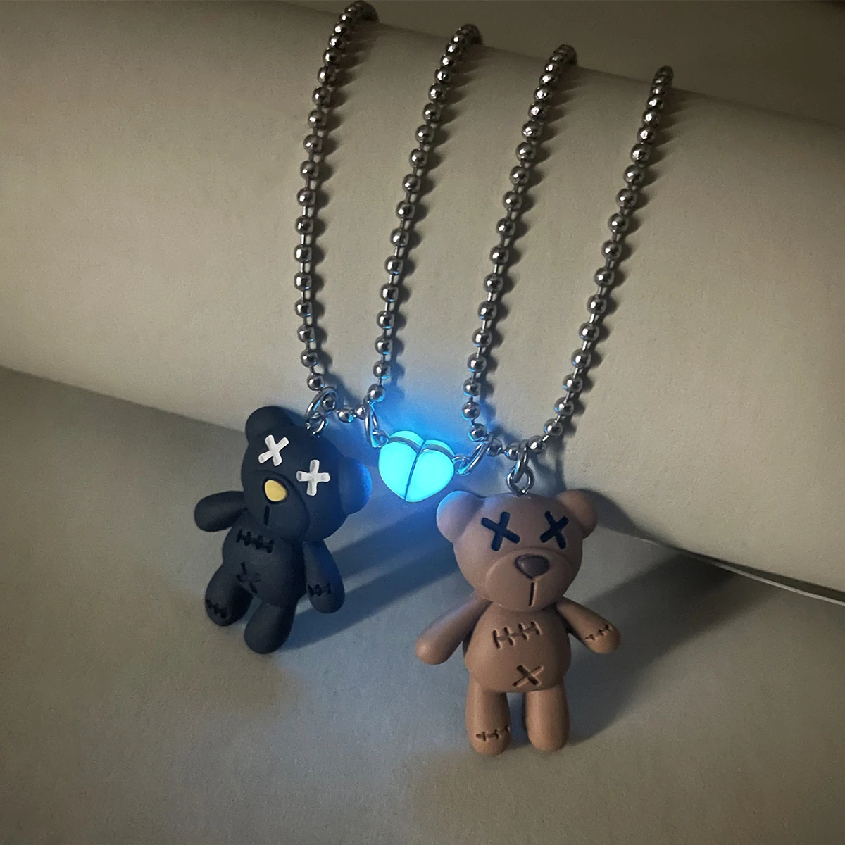 2 Pieces/Set Luminous Heart-Shaped Accessories Two-Color Bear Couple Necklace Ladies Fashion Gift Accessories