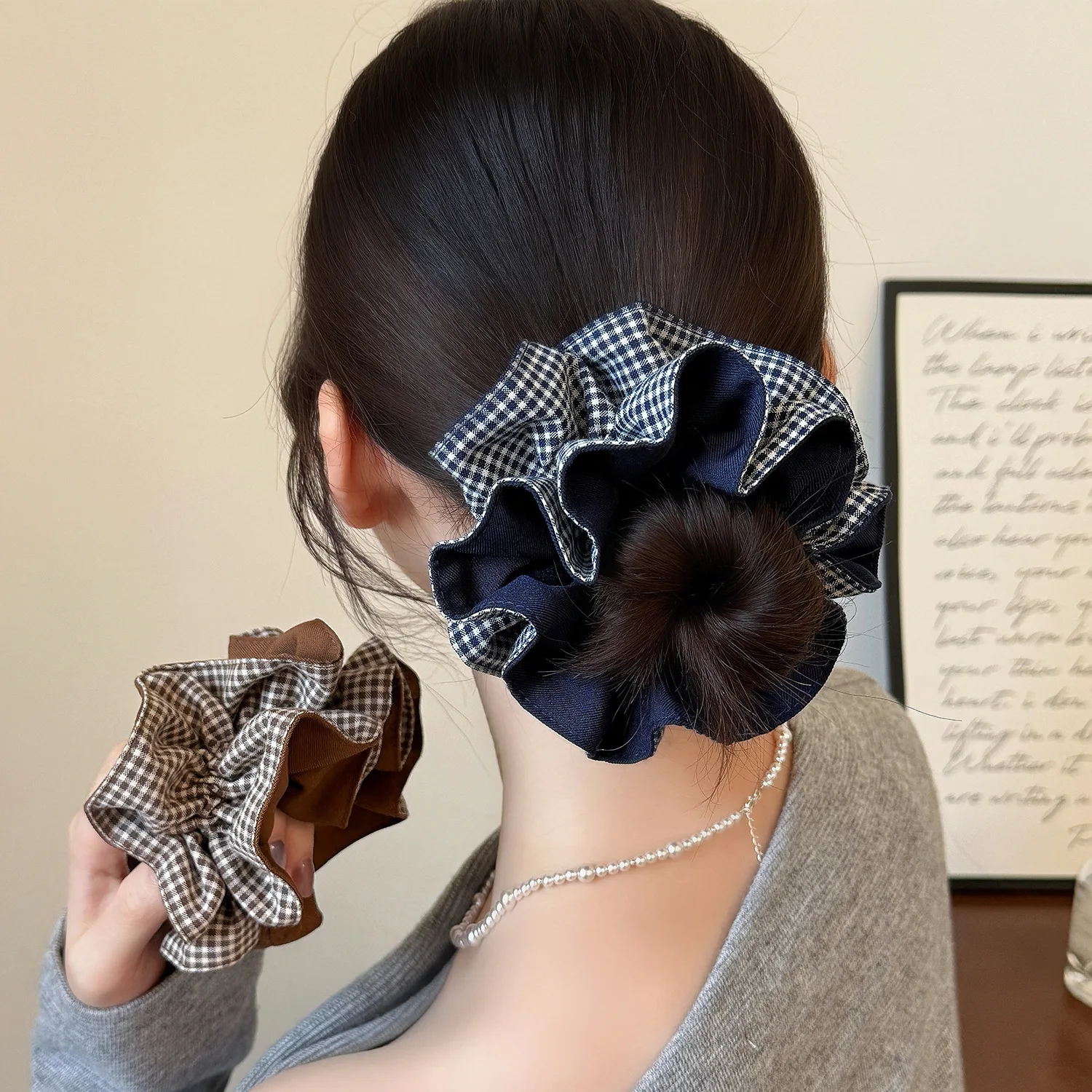 Trendy Checkered Ruffle Hair Scrunchie, Korean Fashion Frilly Ponytail Holder, Instagram Style Wrinkled Fabric Hair Tie, Cute