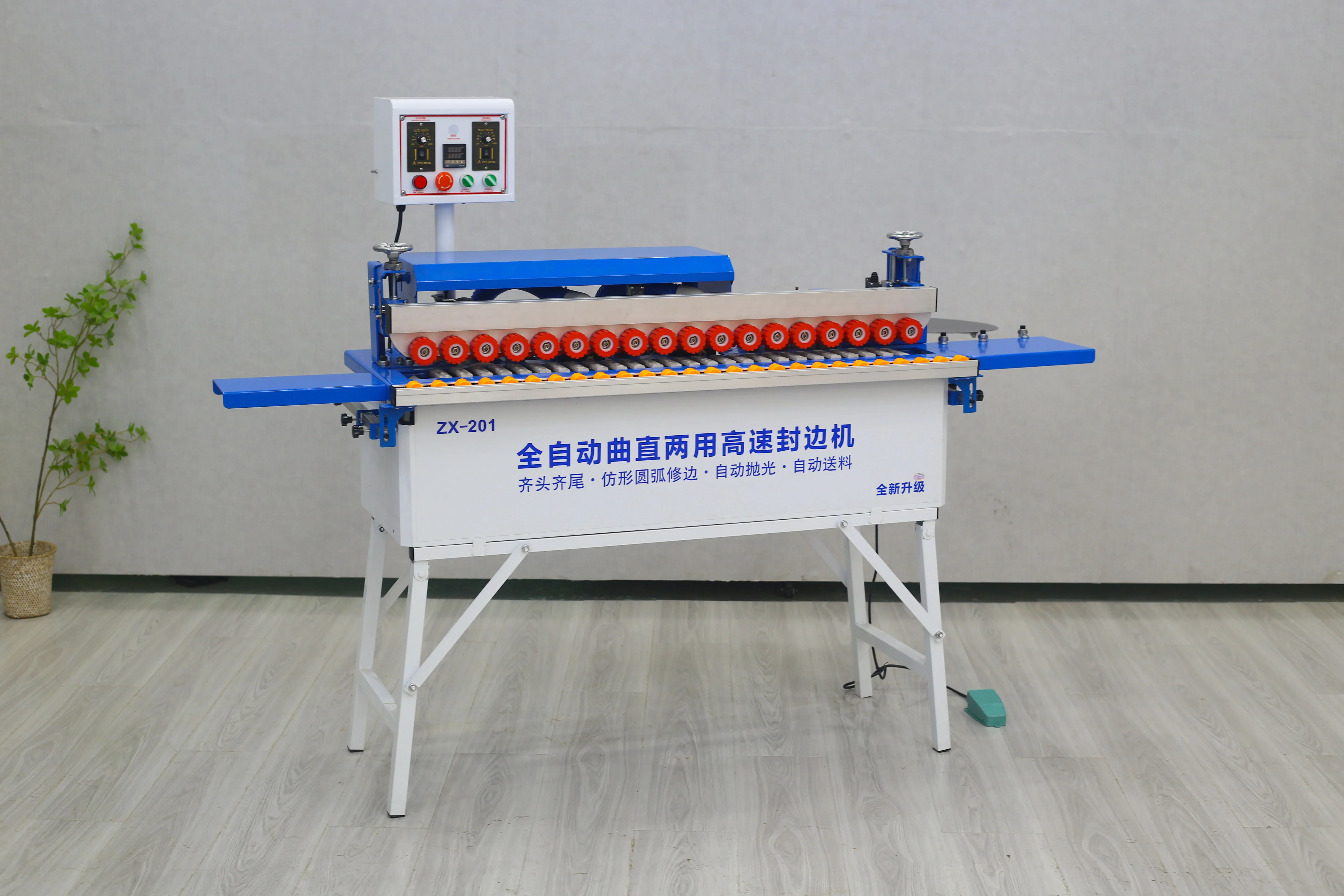 Aplicadora automática de borda para móveis lineares