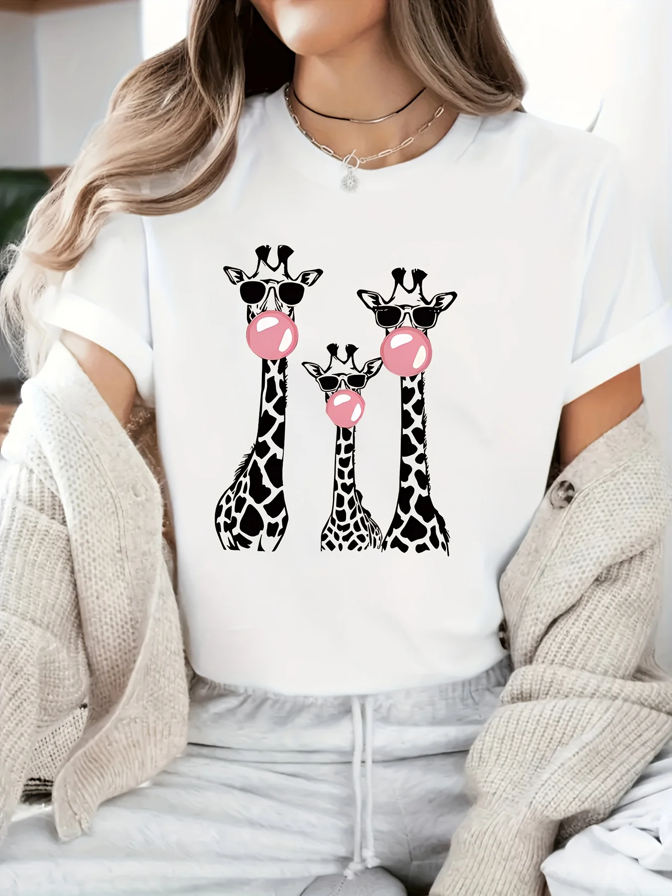 Women's Playful Giraffe & Crown Graphic Print T-Shirt Harajuku Sleeve Casual T-shirt Clothing Street Tops Tees Aesthetic Clothes