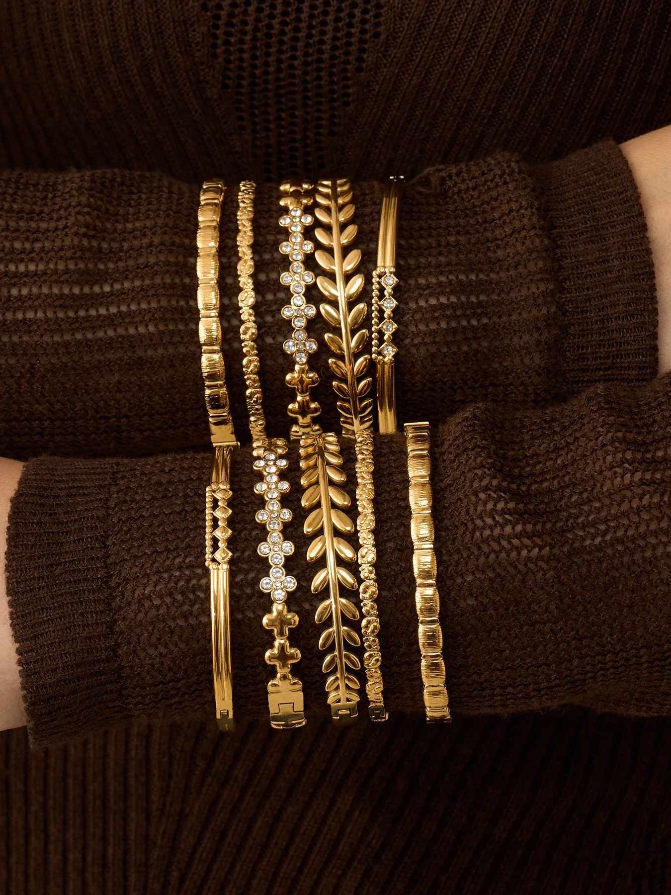Statement-Blatt-Armreifen, Zirkon-Blumen-Armreifen, 18k vergoldete Edelstahl-Armreifen, strukturierte Armbänder für Damen – Detail 2