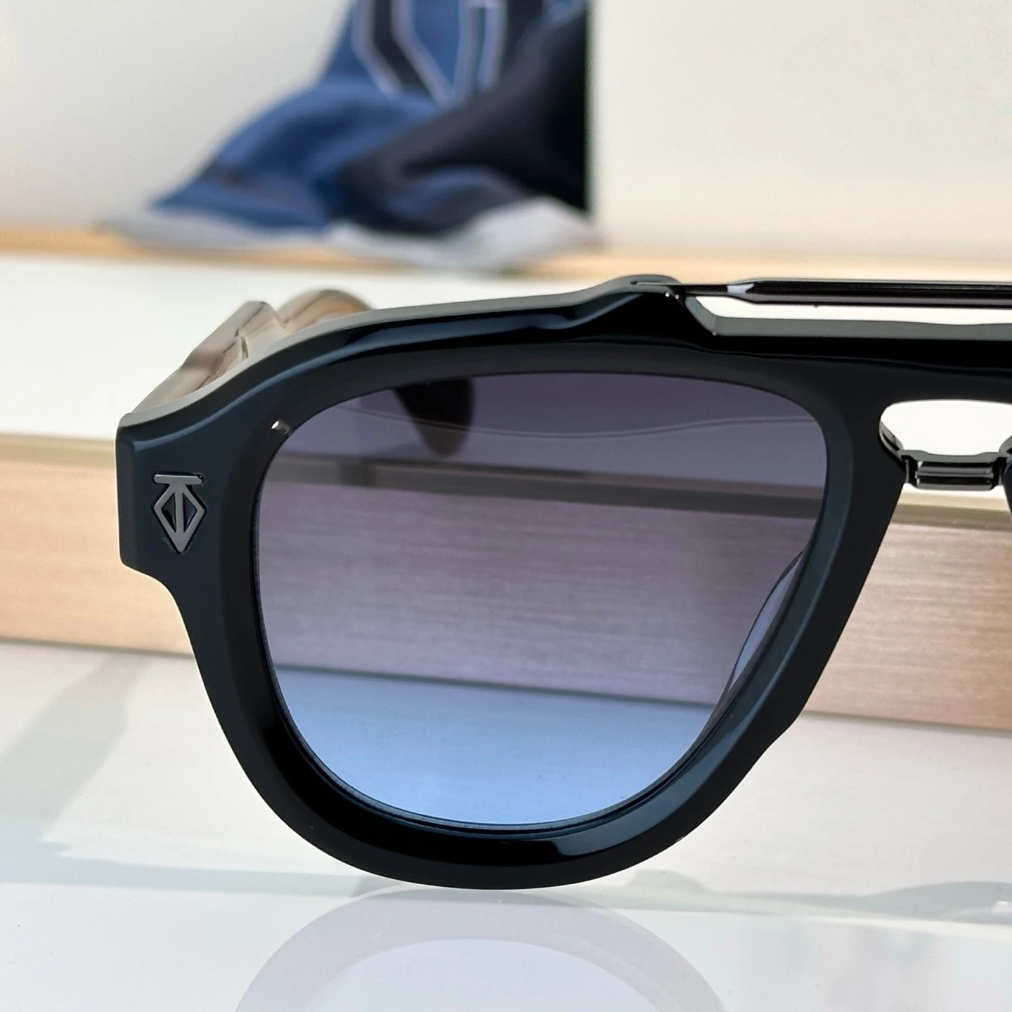 DINO Fashion Sunglasses Man Woman, Iconic Retro Double Bridge Aviator Design, UV Blocking Lens, Elevate Your Street Outfit