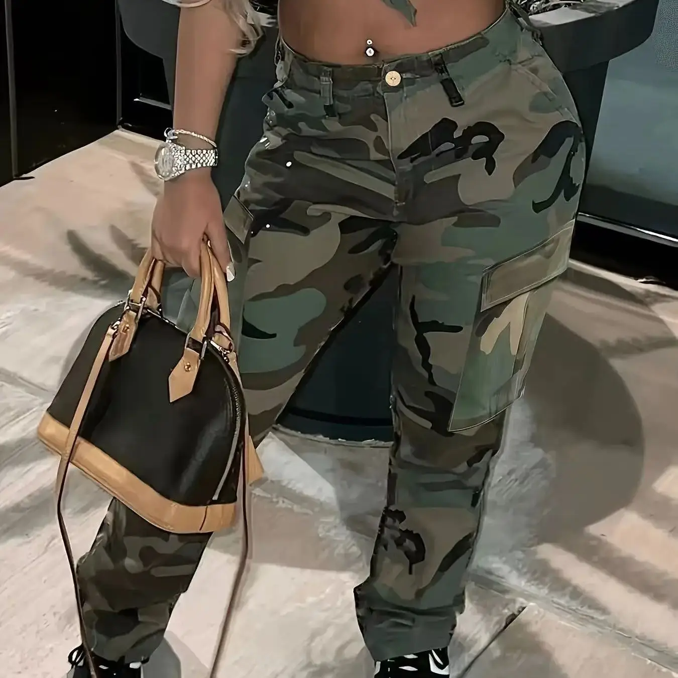 Klassische Damen-Camouflage-Hose mit mehreren Taschen und geradem Bein, Y2K-Hose mit Knopfverschluss, geeignet für den täglichen Outdoor-Einsatz in allen Jahreszeiten – Detail 3