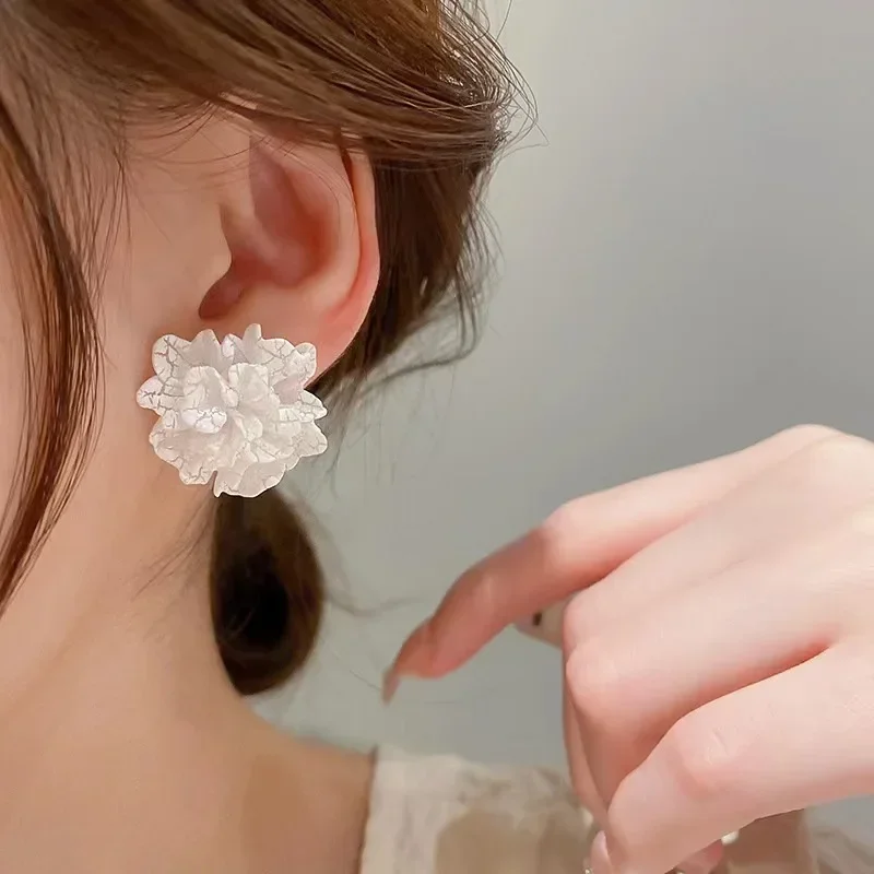 Pink Color Camellia Flower Stud Earring for Women Korean Style Temperament Simple Cute Ice Cracking Design Jewelry Brincos