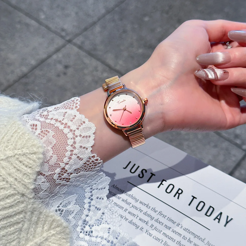 ساعة يد نسائية أنيقة، ساعة كوارتز نسائية عصرية بحزام متدرج اللون، هدية مثالية للسيدات.
