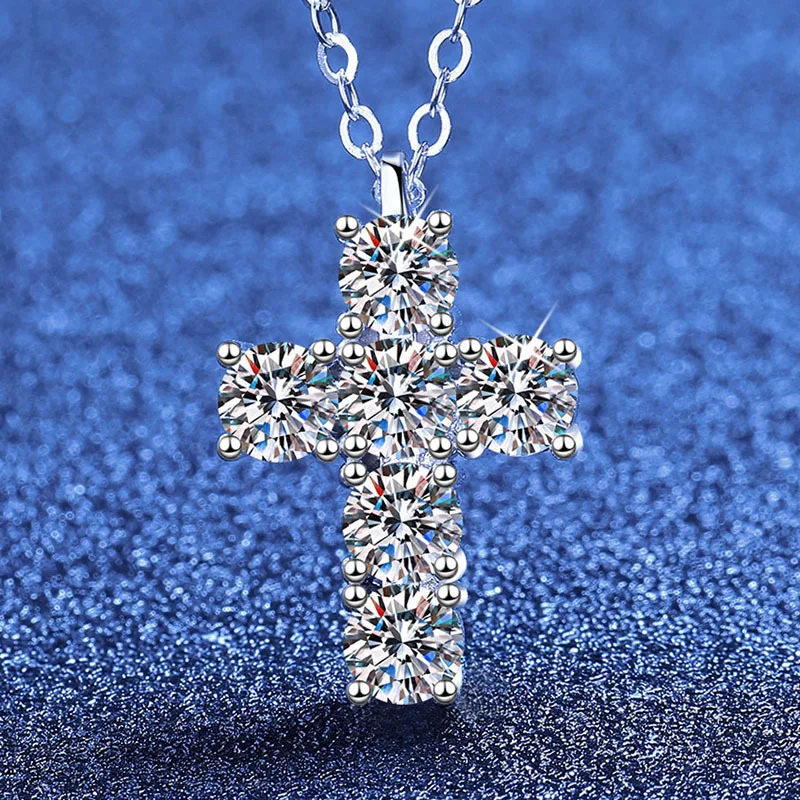 

PT950 Platinum 1.8 Carat Moissanite Cross Necklace - Diamond-like moissanite fire, smooth solemn cross lines