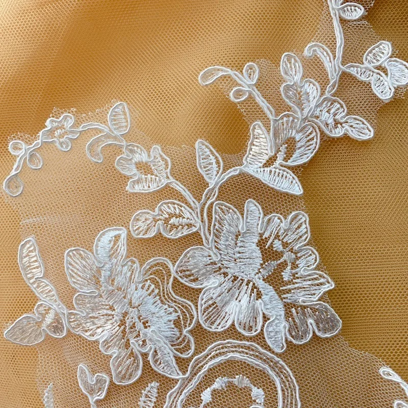 قطعتان/4 قطع، ملصق سيارة رائع من البوليستر الأبيض المطرز بالدانتيل مصنوع يدويًا وإكسسوارات تزيين فستان الزفاف